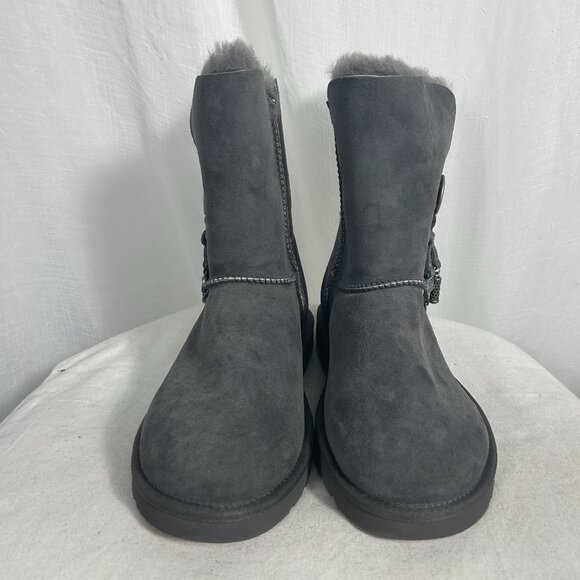 NWOT UGG Boots with Dangle Charm Women's Size 6.5 Gray - Picture 2 of 3